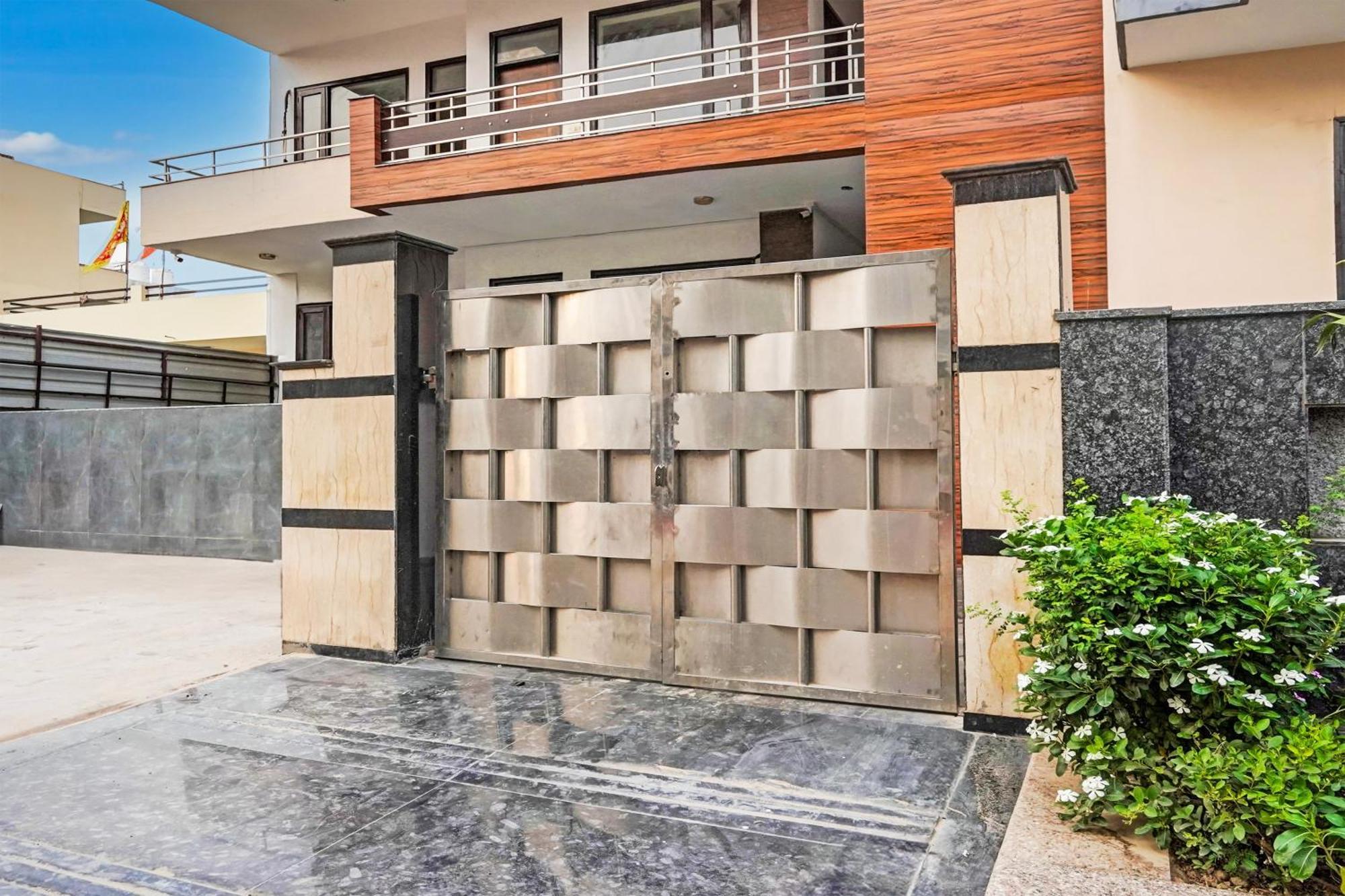 גורגאון Townhouse Delight Inn מראה חיצוני תמונה