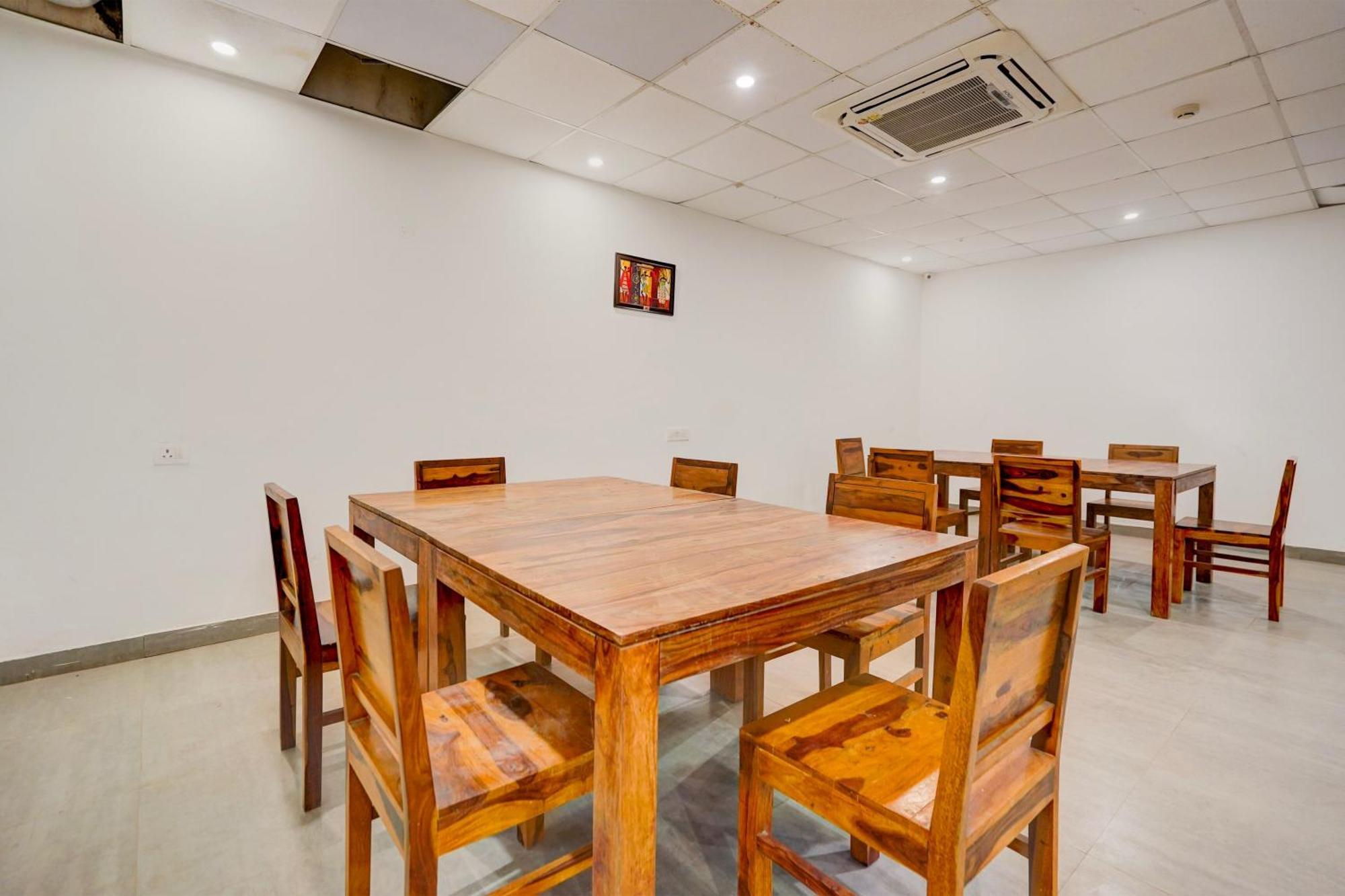 גורגאון Townhouse Delight Inn מראה חיצוני תמונה